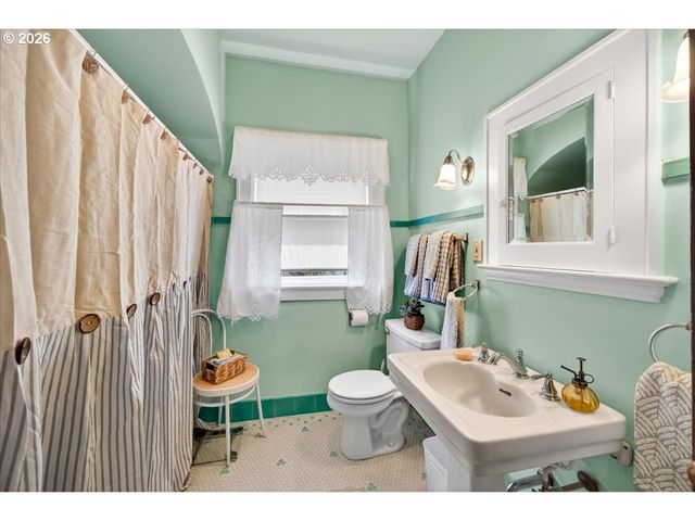 1810 Pacific Ave, Forest Grove, OR 97116