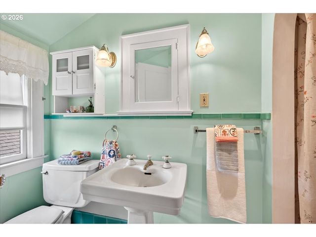 1810 Pacific Ave, Forest Grove, OR 97116