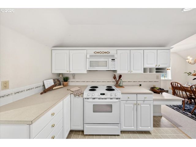 1810 Pacific Ave, Forest Grove, OR 97116