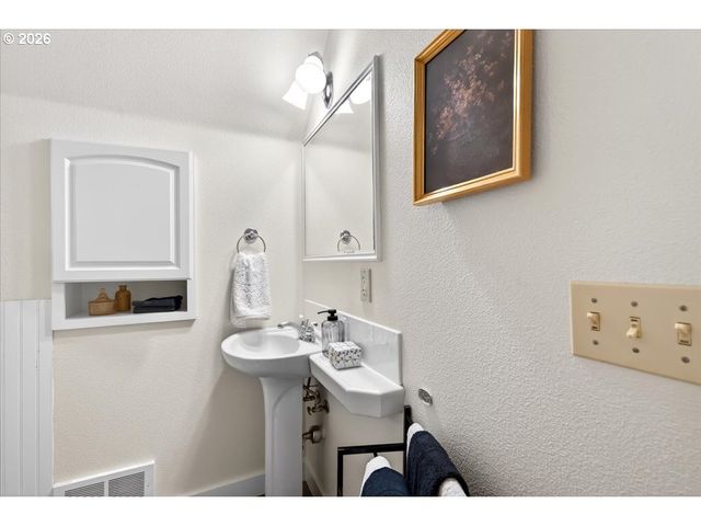 1810 Pacific Ave, Forest Grove, OR 97116