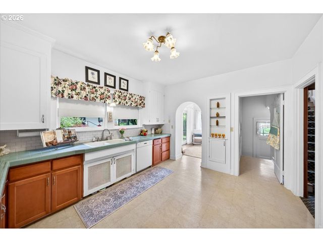 1810 Pacific Ave, Forest Grove, OR 97116