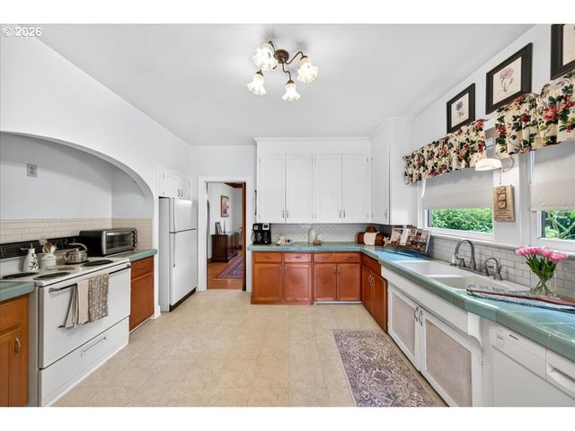1810 Pacific Ave, Forest Grove, OR 97116