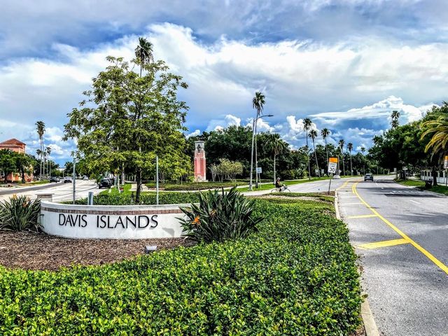 4305 BAYSIDE VILLAGE DRIVE 104, Tampa, FL 33615