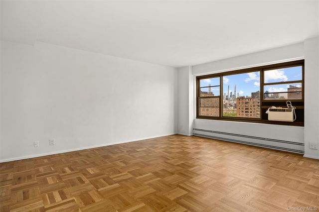 21-66 33rd Road 12B, Astoria, NY 11106