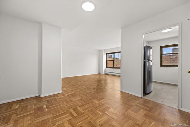 21-66 33rd Road 12B, Astoria, NY 11106