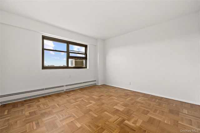 21-66 33rd Road 12B, Astoria, NY 11106