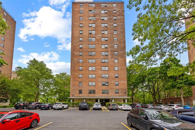 21-66 33rd Road 12B, Astoria, NY 11106