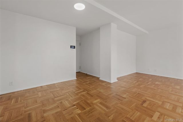 21-66 33rd Road 12B, Astoria, NY 11106