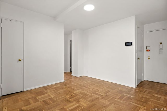 21-66 33rd Road 12B, Astoria, NY 11106