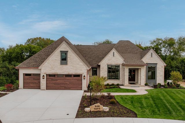 W188N5078 Red Crown TRAIL #Lt26, Menomonee Falls, WI 53051