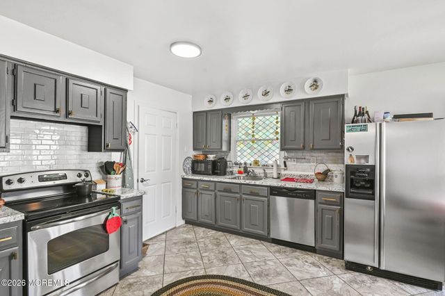 12 Bayview Avenue, Keansburg, NJ 07734