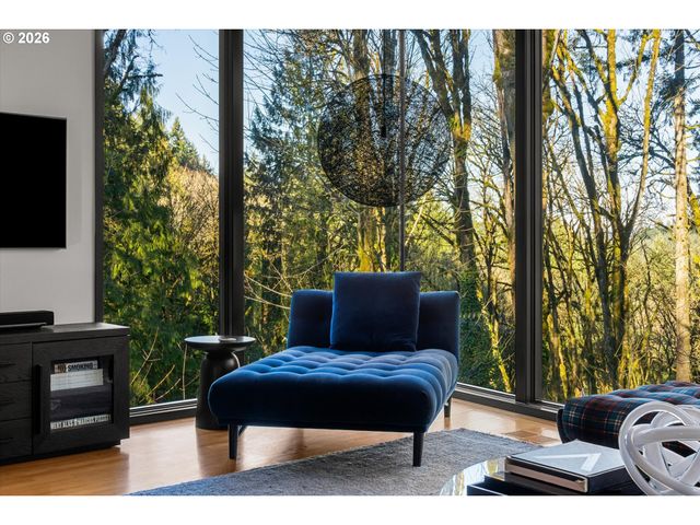 432 Nw ROYAL Blvd, Portland, OR 97210