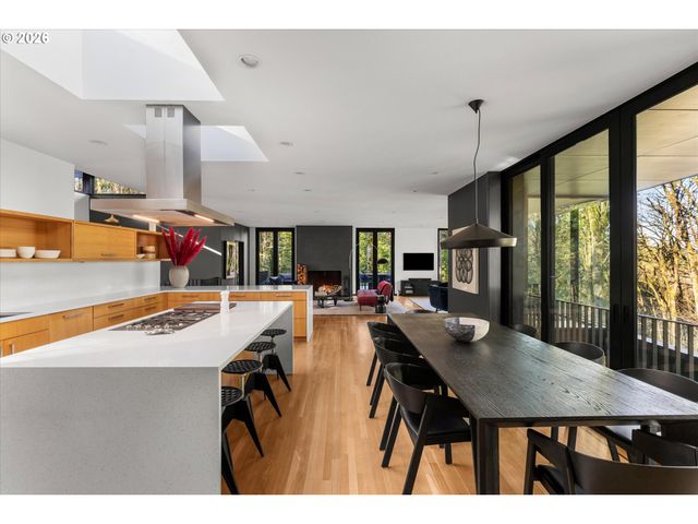 432 Nw ROYAL Blvd, Portland, OR 97210