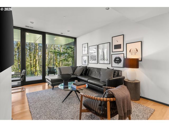 432 Nw ROYAL Blvd, Portland, OR 97210