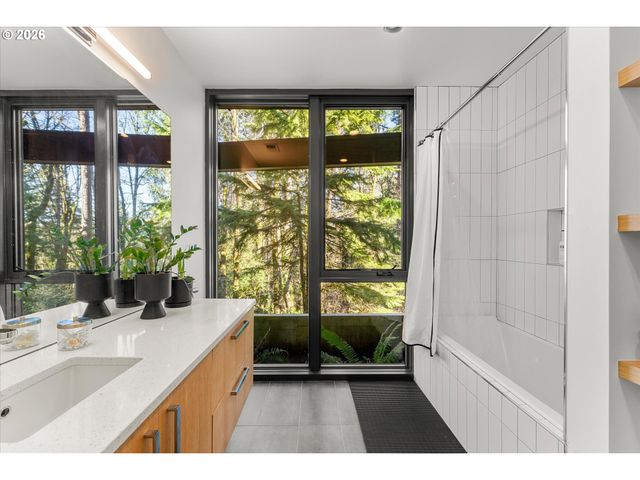 432 Nw ROYAL Blvd, Portland, OR 97210