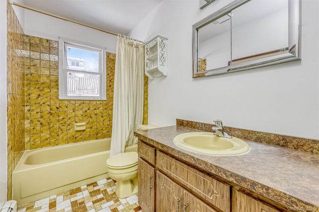 11 Pine Tree Court, Valley Cottage, NY 10989