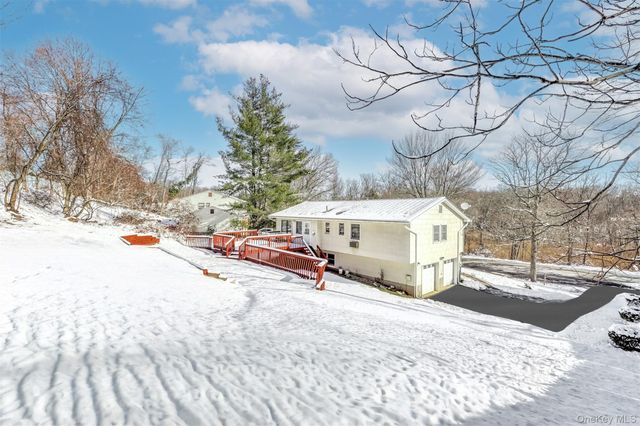 11 Pine Tree Court, Valley Cottage, NY 10989