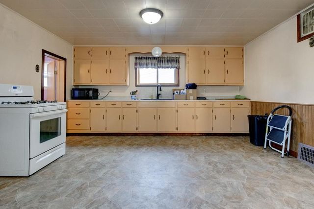 1166 DAGGETT STREET, Marinette, WI 54143