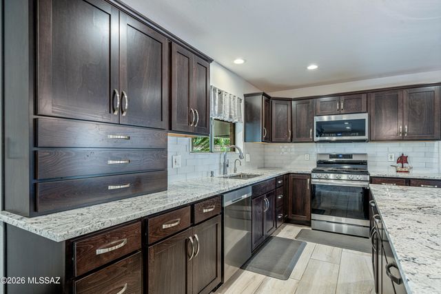 3524 E Calle Alarcon, Tucson, AZ 85716