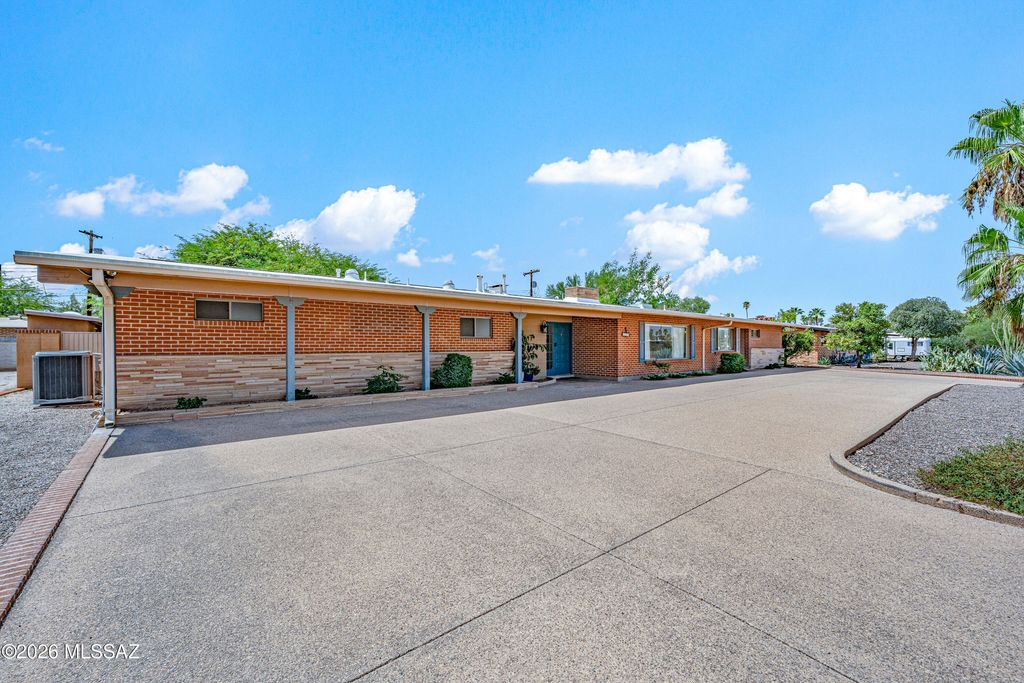 3524 E Calle Alarcon, Tucson, AZ 85716