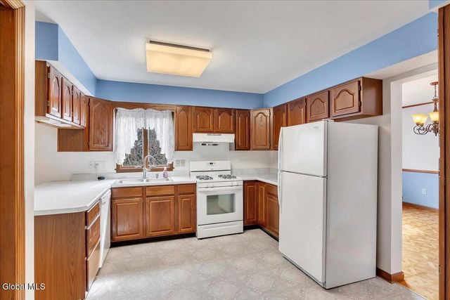 21 Frances Lane, Bethlehem, NY 12203