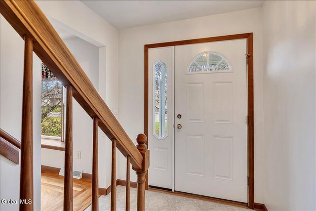 21 Frances Lane, Bethlehem, NY 12203