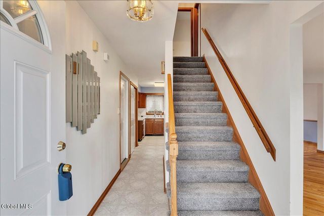 21 Frances Lane, Bethlehem, NY 12203