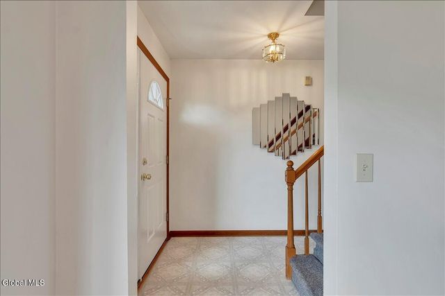 21 Frances Lane, Bethlehem, NY 12203