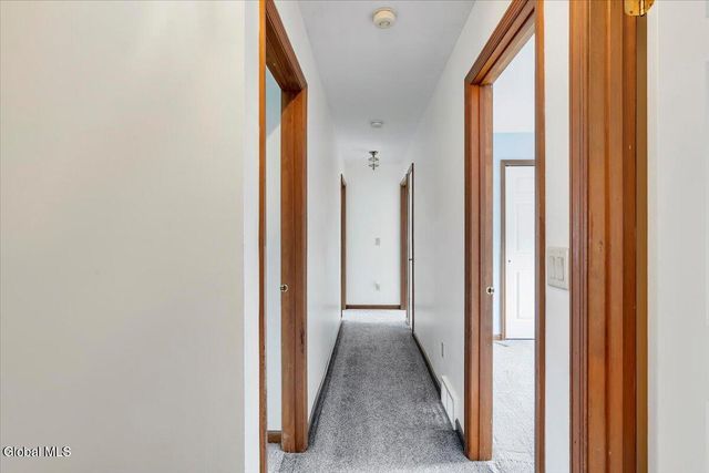 21 Frances Lane, Bethlehem, NY 12203