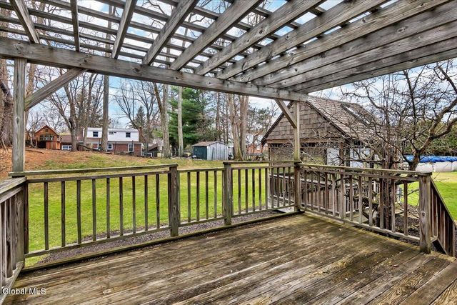 21 Frances Lane, Bethlehem, NY 12203