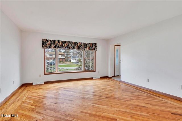 21 Frances Lane, Bethlehem, NY 12203