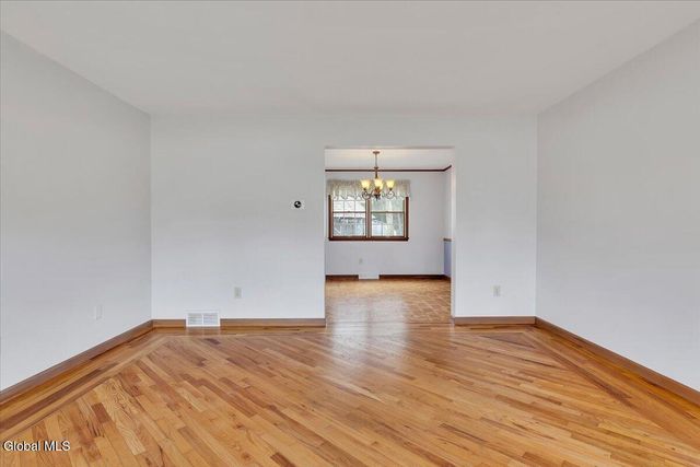 21 Frances Lane, Bethlehem, NY 12203