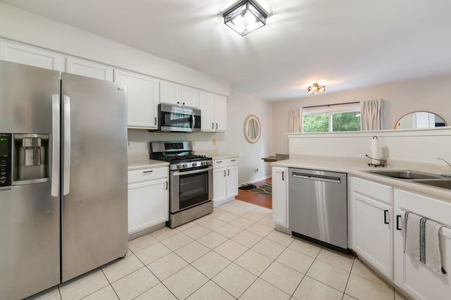 1653 Waterford Road, North Aurora, IL 60542