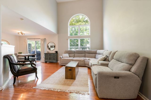 1653 Waterford Road, North Aurora, IL 60542