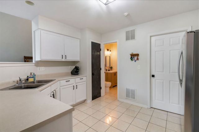 1653 Waterford Road, North Aurora, IL 60542
