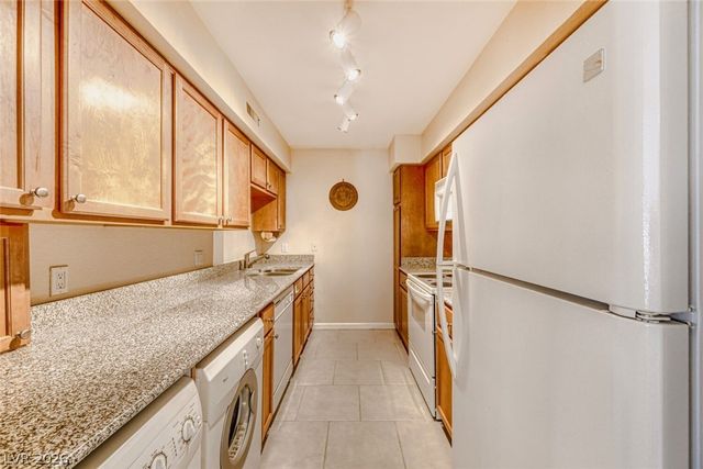 668 Oakmont Avenue 1706, Las Vegas, NV 89109