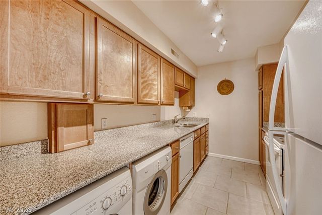 668 Oakmont Avenue 1706, Las Vegas, NV 89109