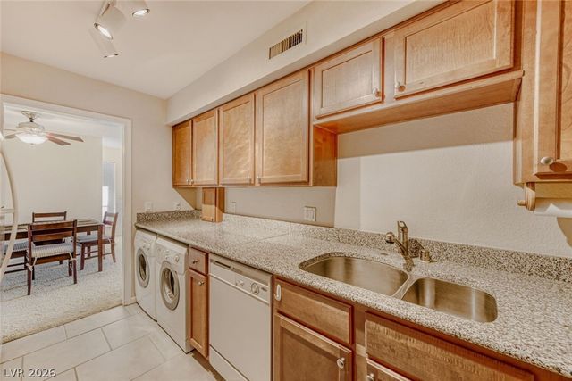 668 Oakmont Avenue 1706, Las Vegas, NV 89109