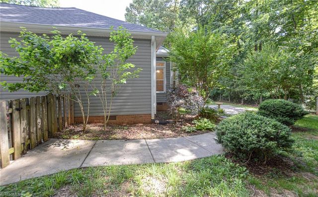 6880 Greenbrook Drive, Clemmons, NC 27012