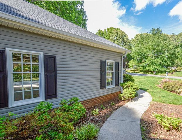 6880 Greenbrook Drive, Clemmons, NC 27012