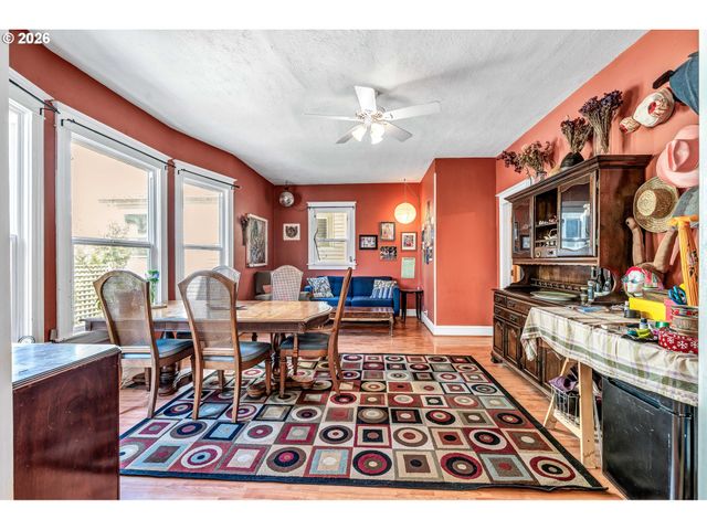 1815 Se ALDER St, Portland, OR 97214