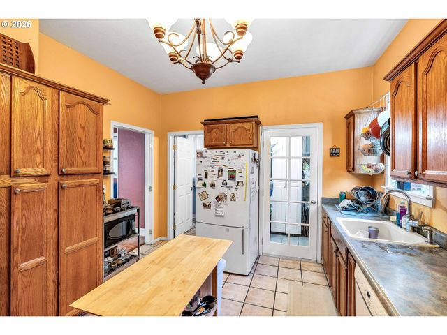 1815 Se ALDER St, Portland, OR 97214