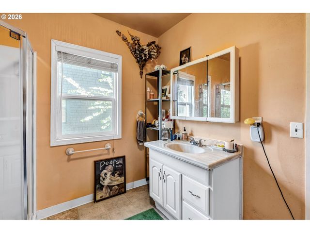 1815 Se ALDER St, Portland, OR 97214