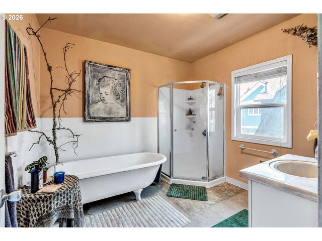 1815 Se ALDER St, Portland, OR 97214