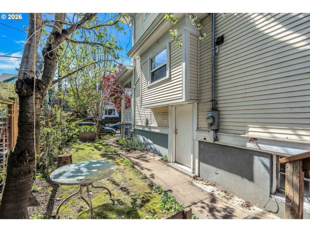 1815 Se ALDER St, Portland, OR 97214