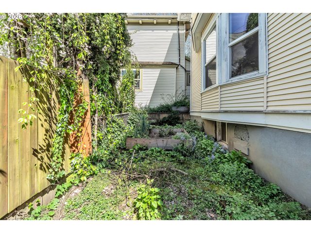 1815 Se ALDER St, Portland, OR 97214