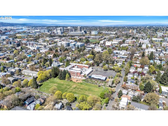 1815 Se ALDER St, Portland, OR 97214