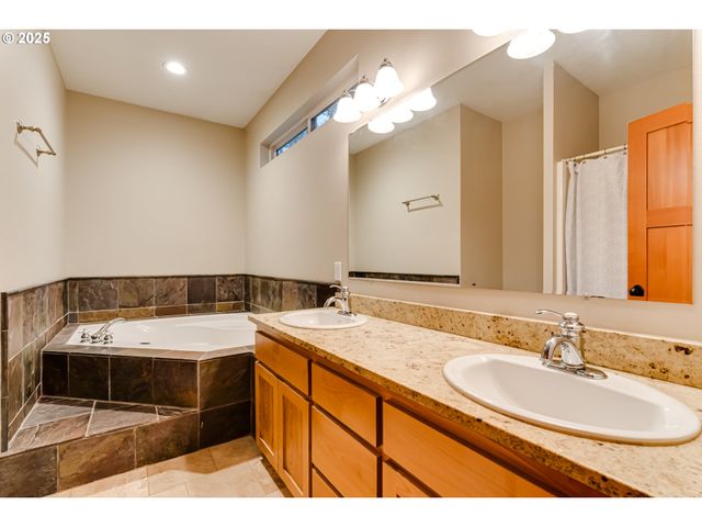 41925 DEERHORN Rd, Springfield, OR 97478