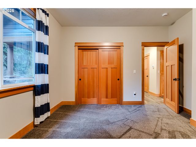 41925 DEERHORN Rd, Springfield, OR 97478