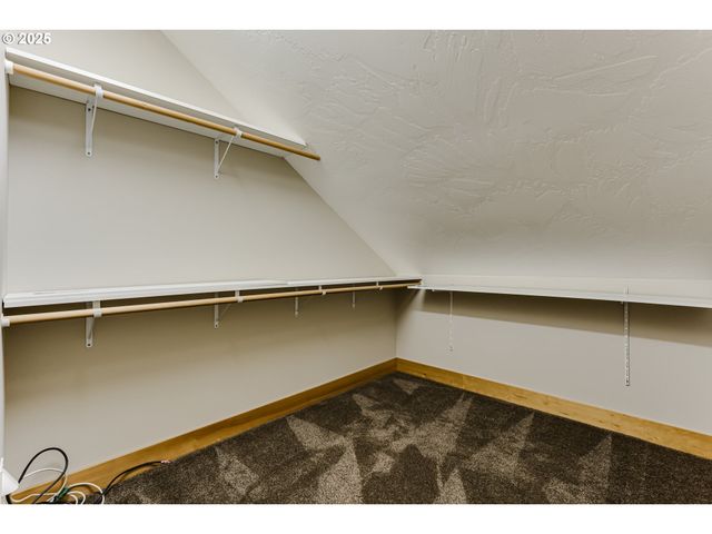 41925 DEERHORN Rd, Springfield, OR 97478